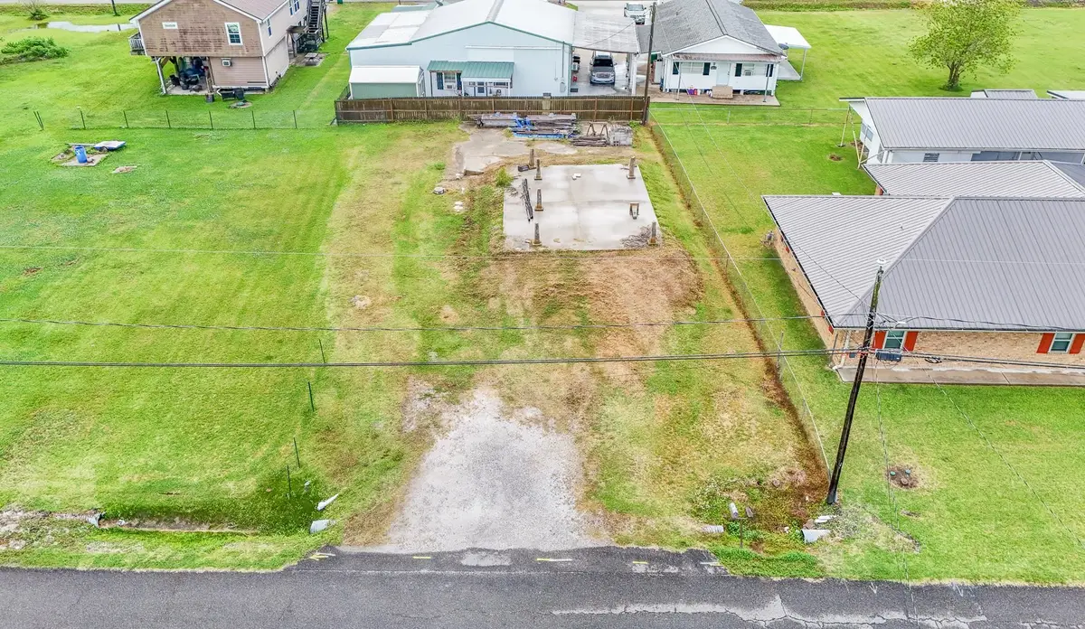 445 N Oak St, Lockport, LA 70374 - #1