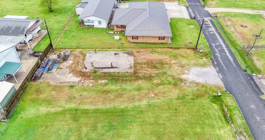 445 N Oak St, Lockport, LA 70374 - #2