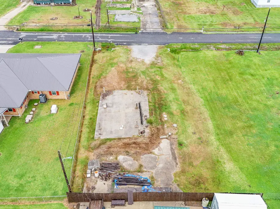 445 N Oak St, Lockport, LA 70374 - #3
