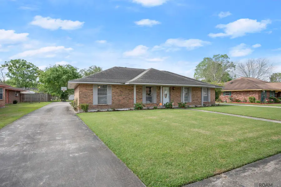 1123 E Greenbriar St, Gonzales, LA 70737 - #3