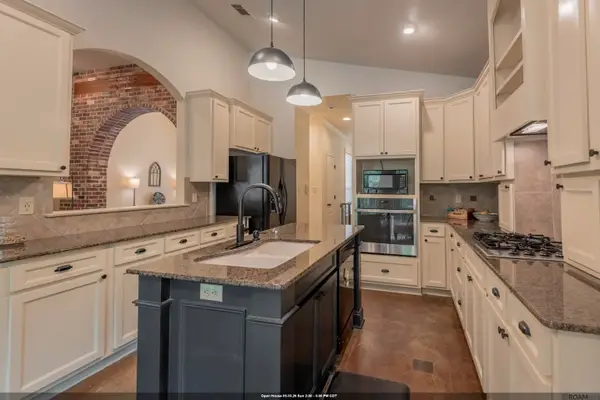 14160 Twelve Oaks Dr, Walker, LA 70785
