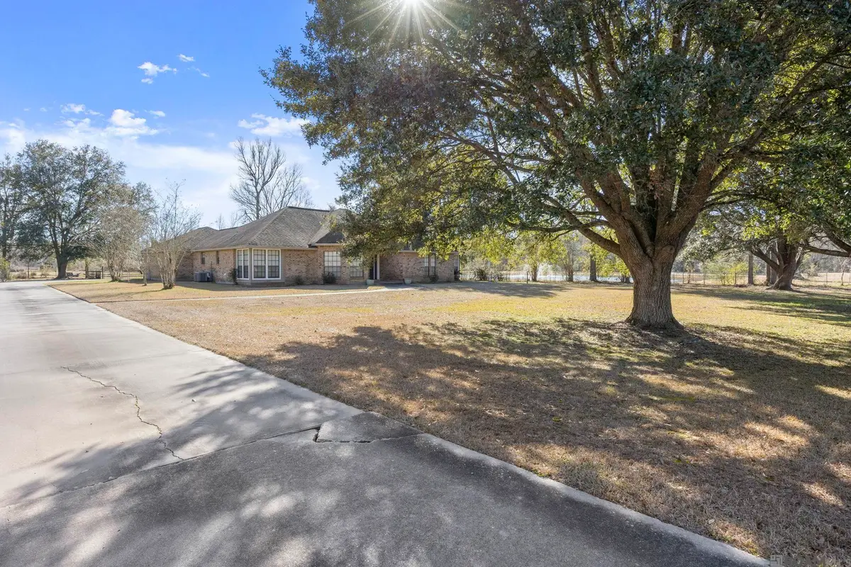 8110 Main St, Zachary, LA 70791 - #1