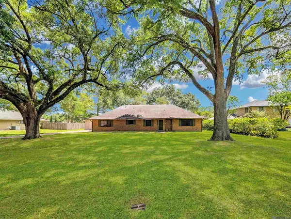 6526 Martin Dr, Zachary, LA 70791