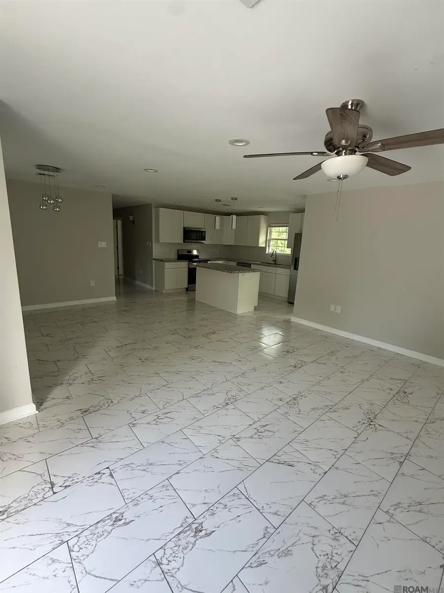 649 Carol Sue St, Denham Springs, LA 70726 - #2