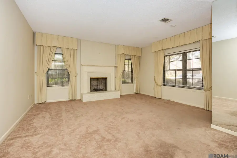 2033 W Magna Carta Pl, Baton Rouge, LA 70815 - #2