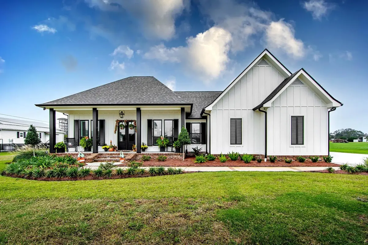 2811 Bayou Blue Rd, Houma, LA 70364 - #1