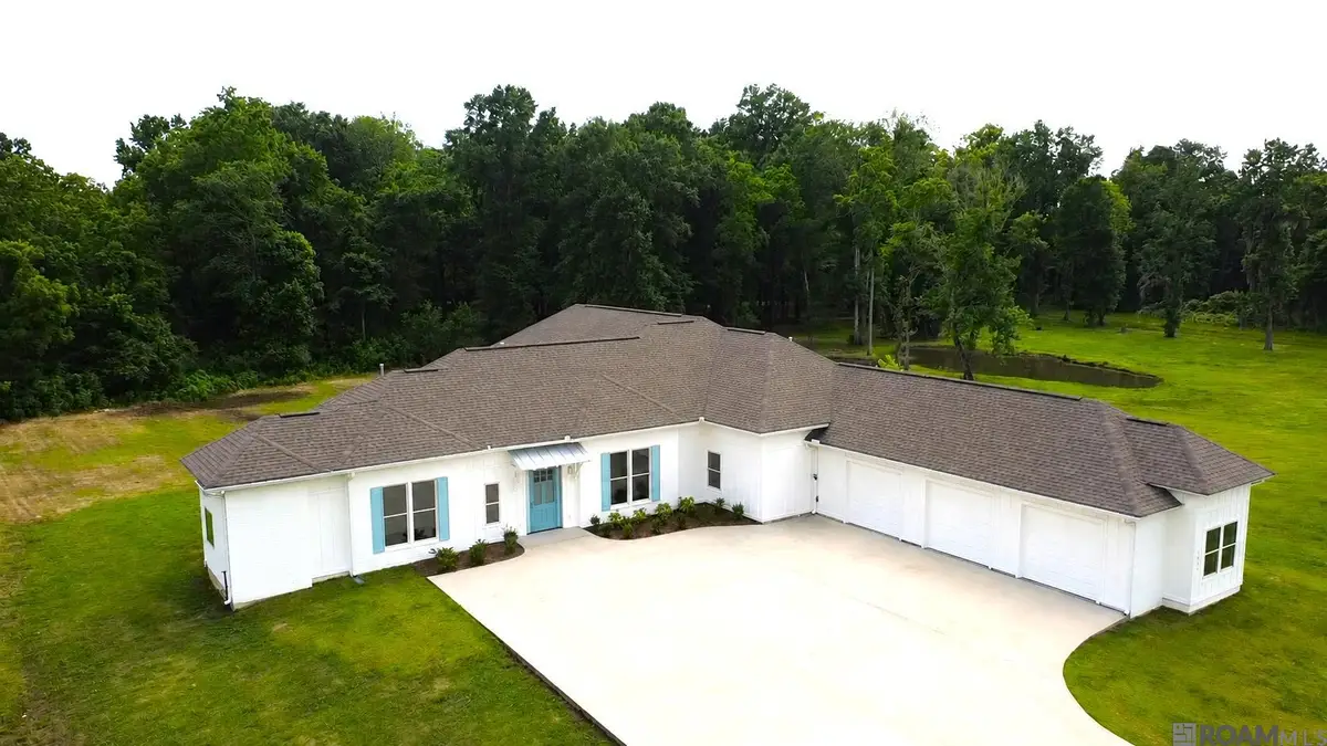 1033 W Worthey St, Gonzales, LA 70737 - #1