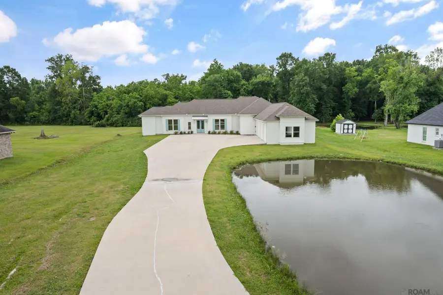 1033 W Worthey St, Gonzales, LA 70737 - #2