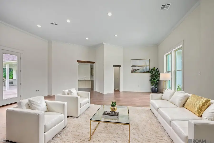 1033 W Worthey St, Gonzales, LA 70737 - #3