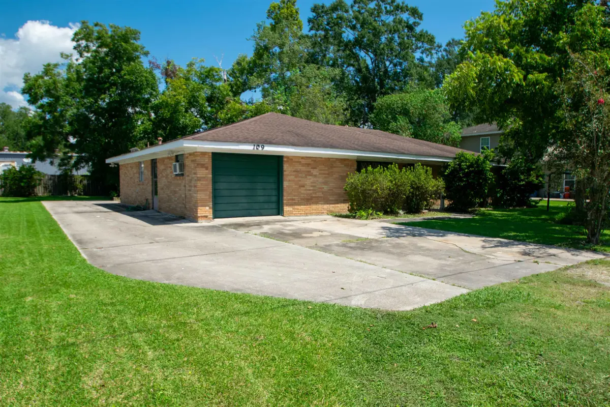 109 Myrtle St, Morgan City, LA 70380 - #1