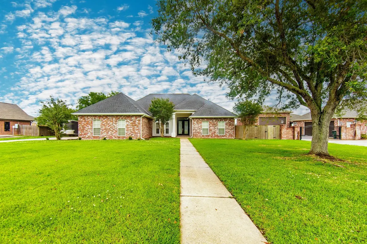 255 Lake Decade Ct, Houma, LA 70360 - #1