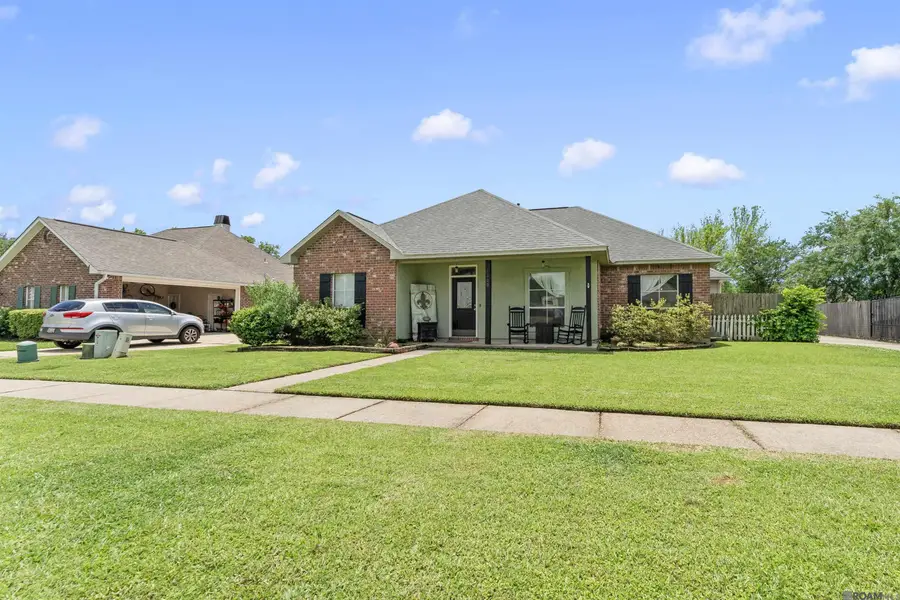 1300 Buffalo Hollow Ct, Zachary, LA 70791 - #2