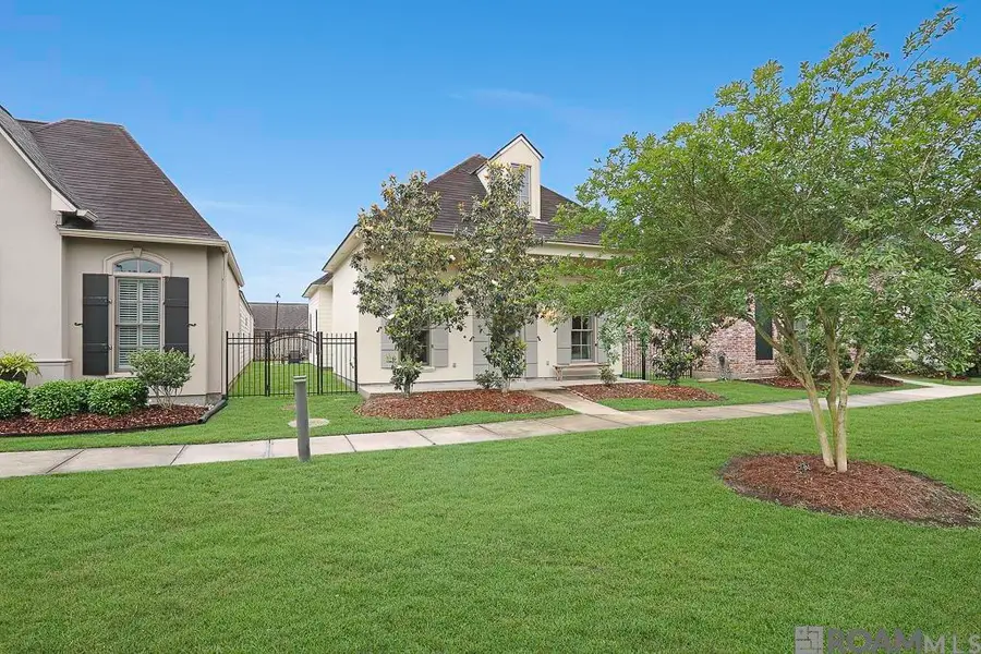 2867 Lago Ln, Baton Rouge, LA 70810 - #2