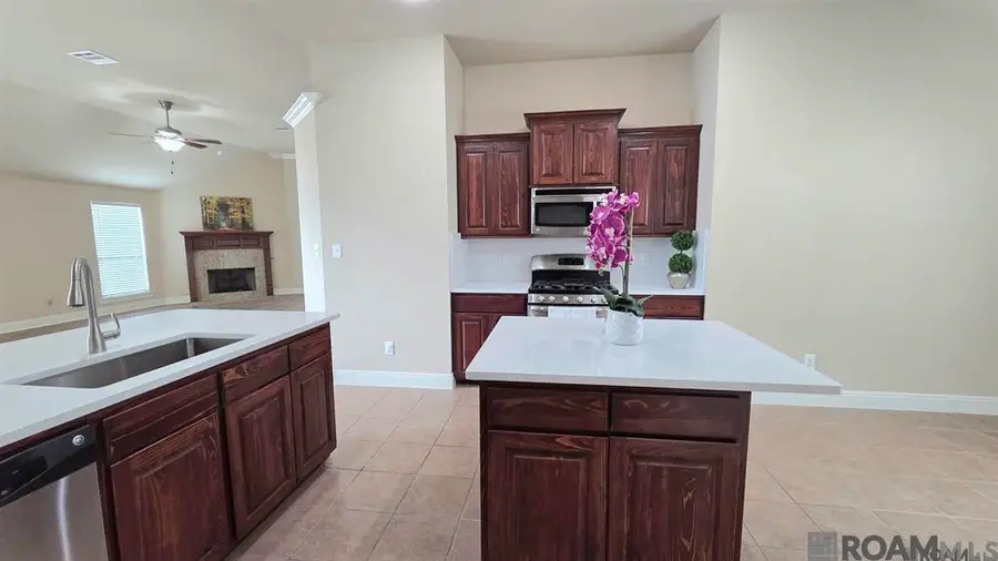 10368 Montrachet Dr, Baton Rouge, LA 70817 - #2