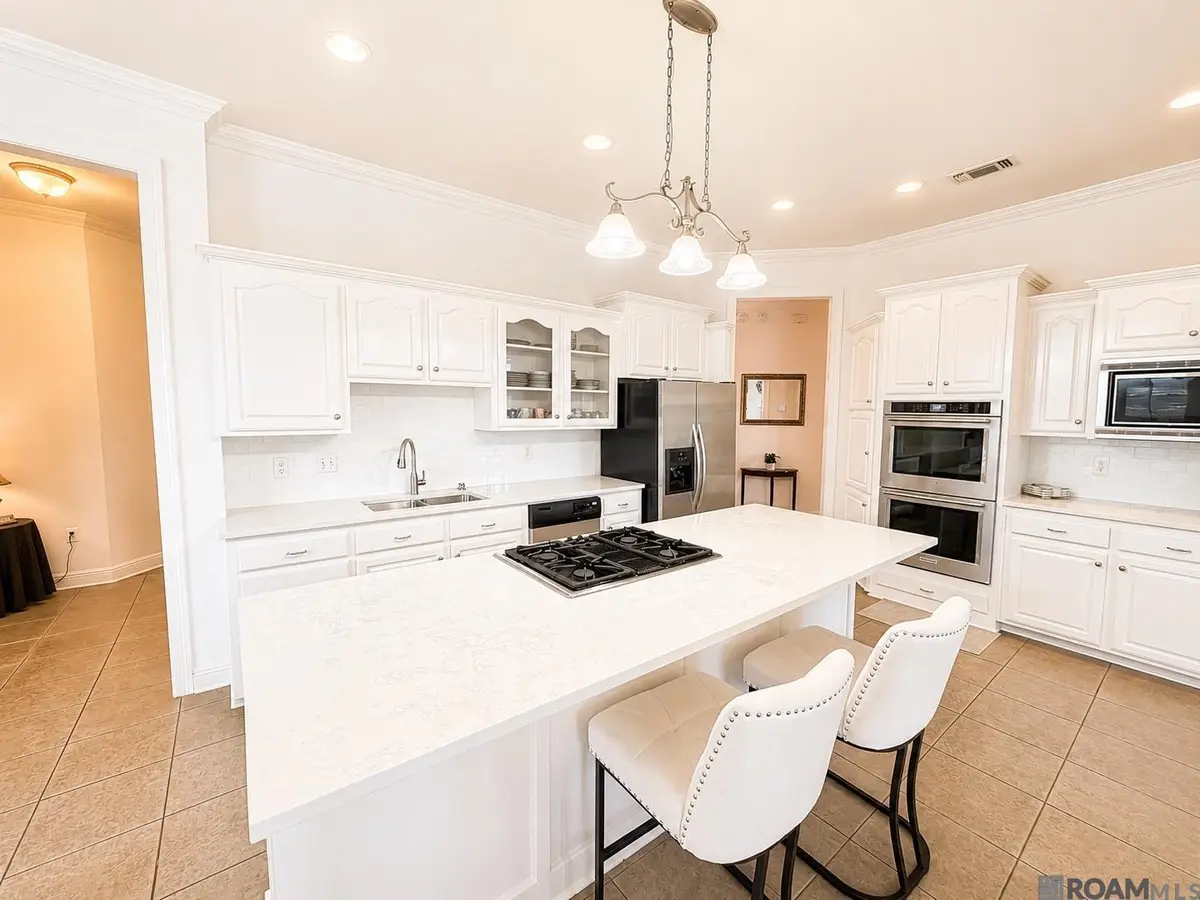 11001 Shoreline Dr, Baton Rouge, LA 70809 - #1