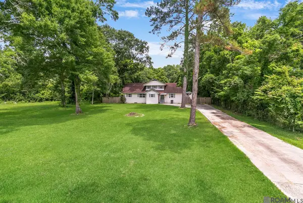8227 Oak View Dr, Baton Rouge, LA 70814