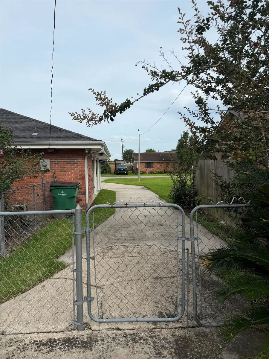 125 Oakview Dr, Houma, LA 70364 - #2
