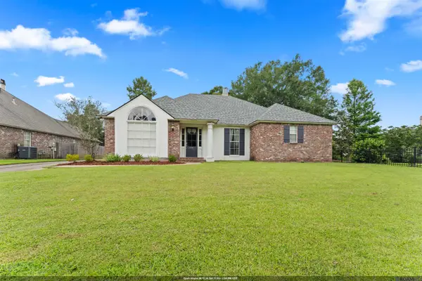 6214 Riverine Dr, Baton Rouge, LA 70820