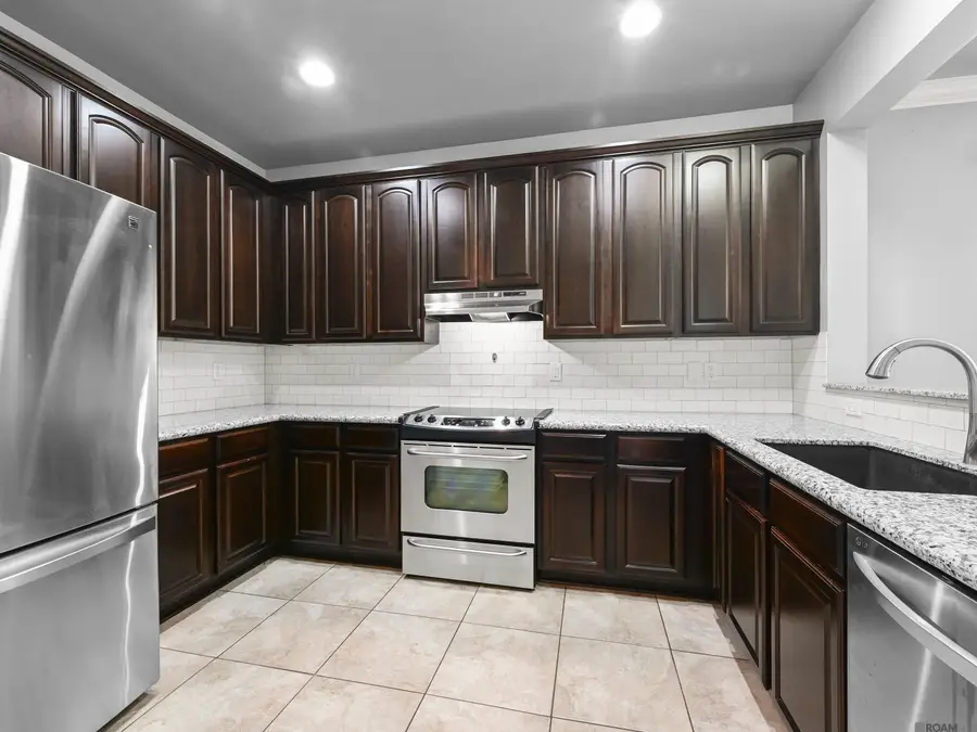 14217 Stone Gate Dr, Baton Rouge, LA 70816 - #2