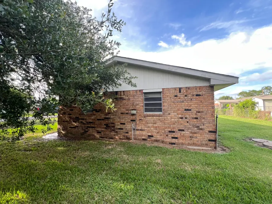573 St Louis St, Raceland, LA 70394 - #3