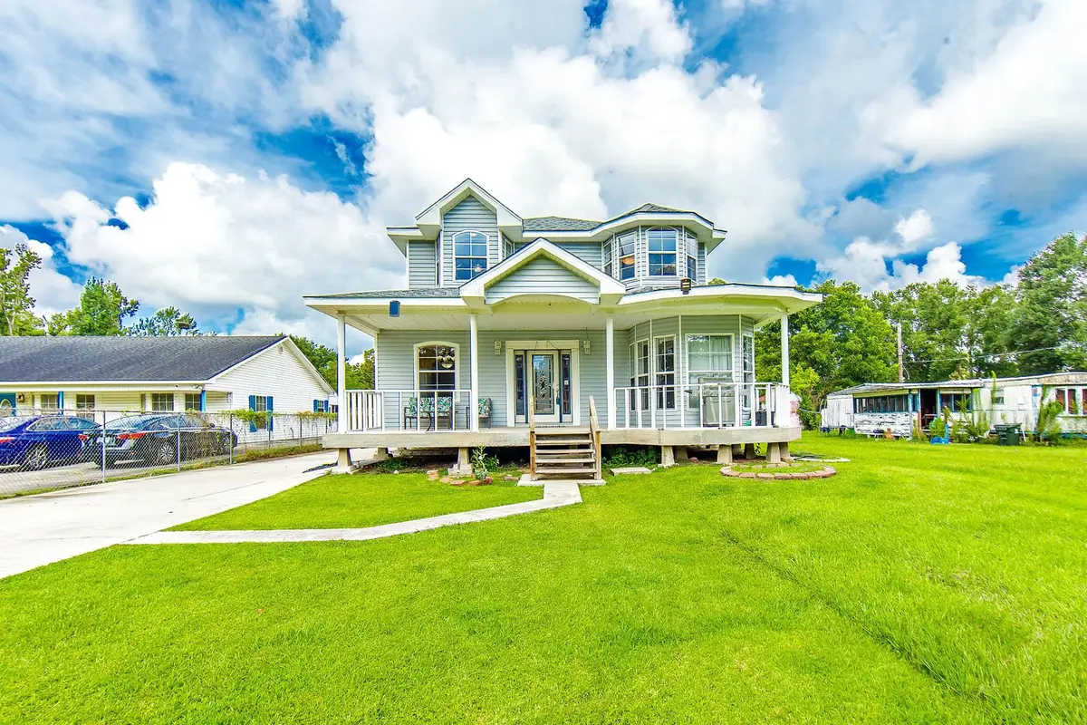2013 Bull Run Rd, Schriever, LA 70395 - #1