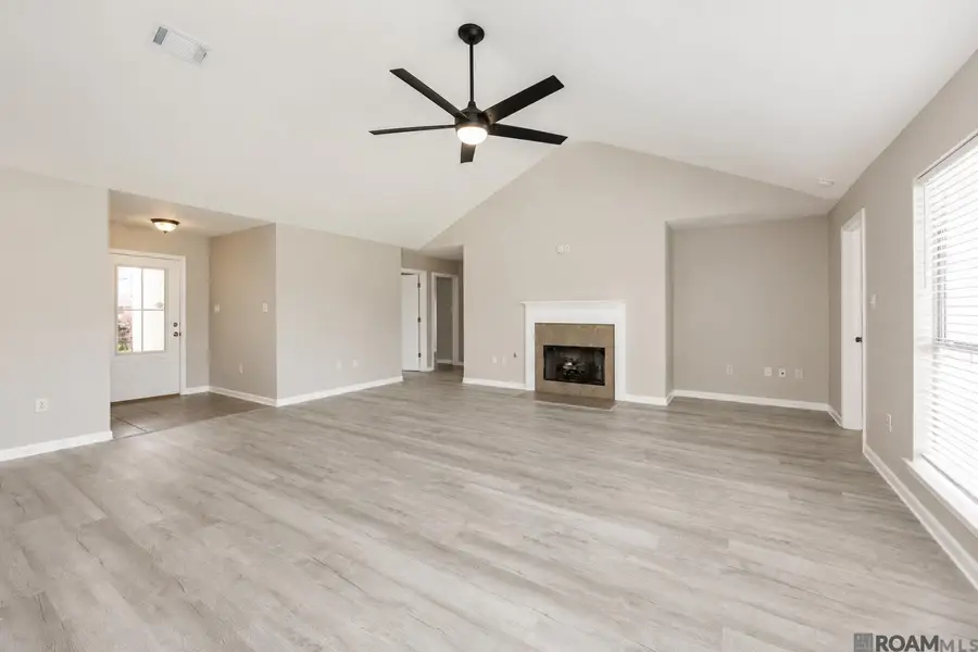 11297 Shady Bend Dr, Denham Springs, LA 70726 - #2