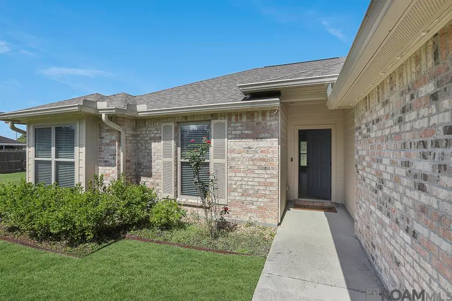 1310 Point Andrew Dr, Gonzales, LA 70737 - #2