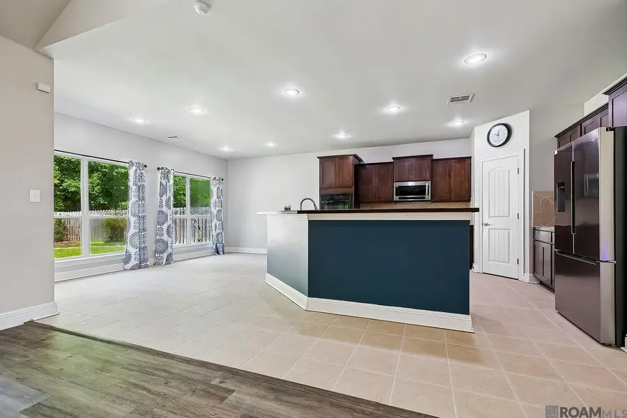 17617 Hoods Ridge Dr, Prairieville, LA 70769 - #3