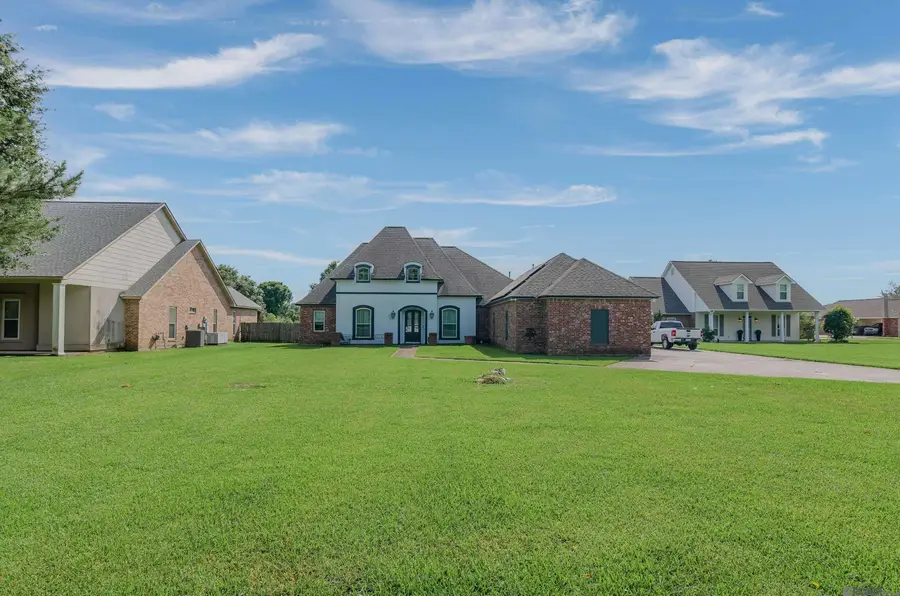 18053 Webb Rd, Prairieville, LA 70769 - #2