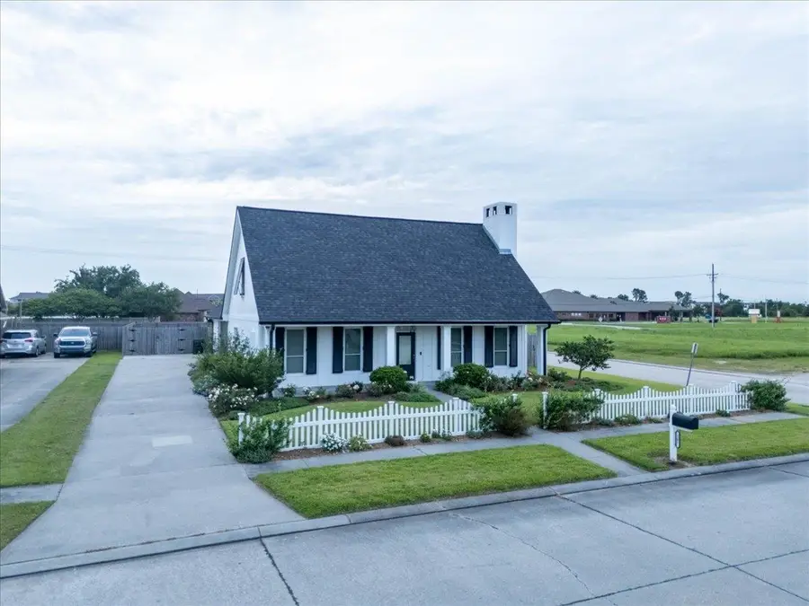 207 Woodwind Dr, Houma, LA 70360 - #3