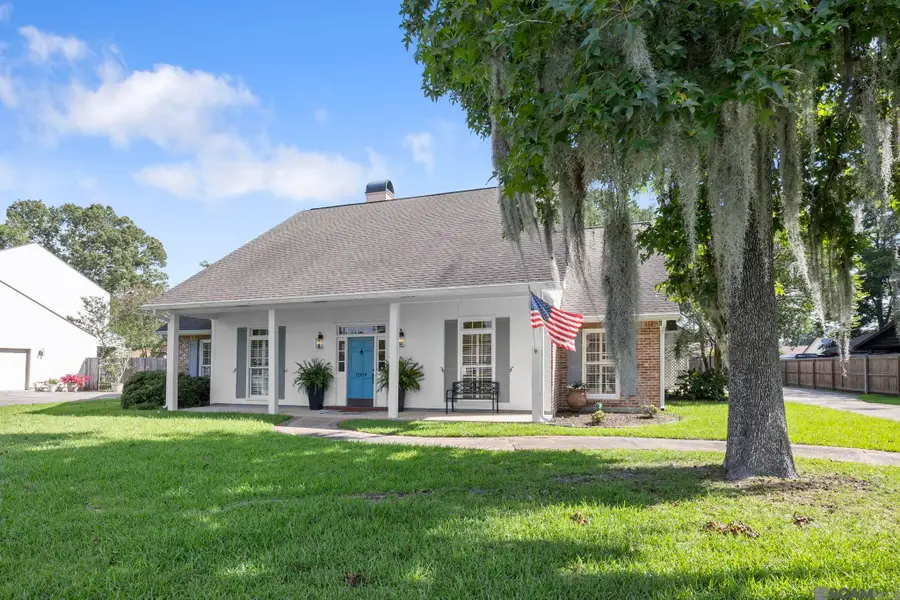 12109 Towering Oaks Dr, Baton Rouge, LA 70810 - #2