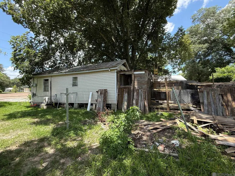 406 W Caroline St, Gonzales, LA 70737 - #3