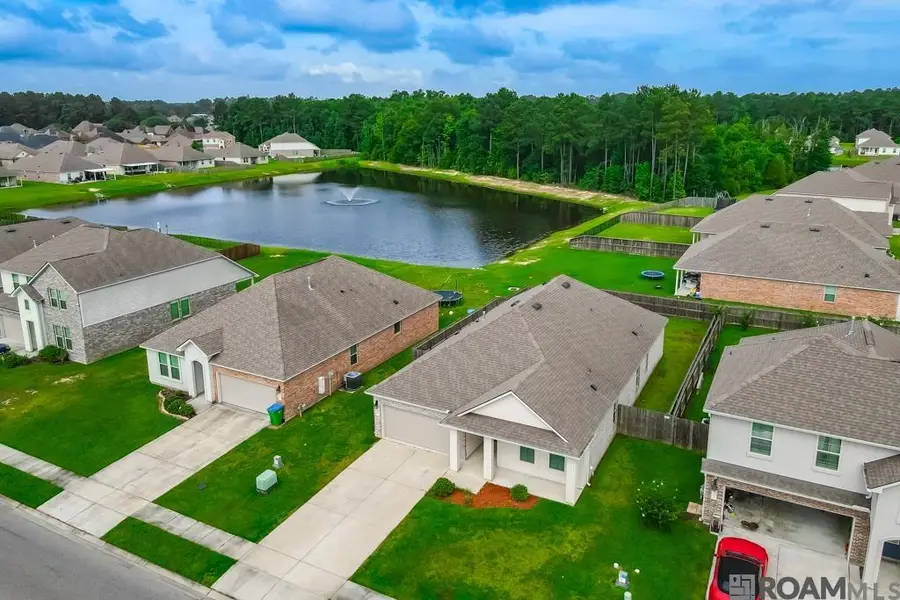 34273 Garnet Lake Dr, Walker, LA 70785 - #2
