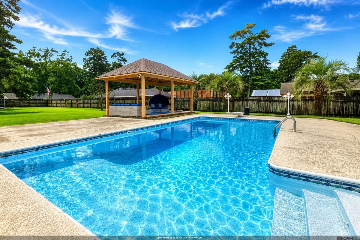 2500 Cavalier Dr, Denham Springs, LA 70726 - #1