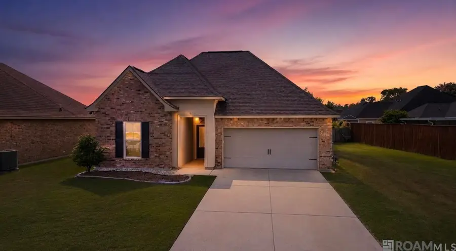 32463 Curtis Cove Ln, Denham Springs, LA 70706 - #2