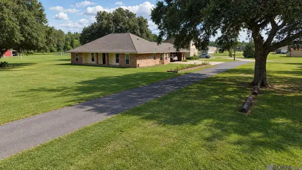 13180 Galloway Garden Rd, Walker, LA 70785