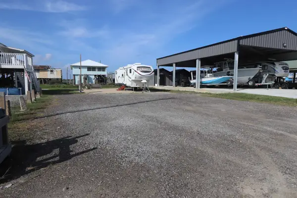 152 Plum St, Grand Isle, LA 70358