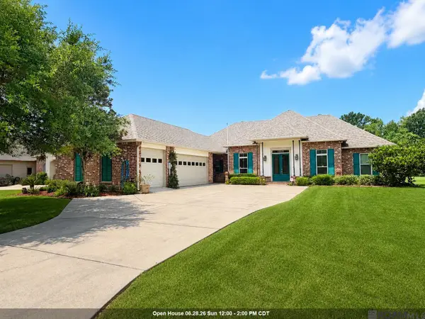 12421 Oak Alley Dr, Geismar, LA 70734