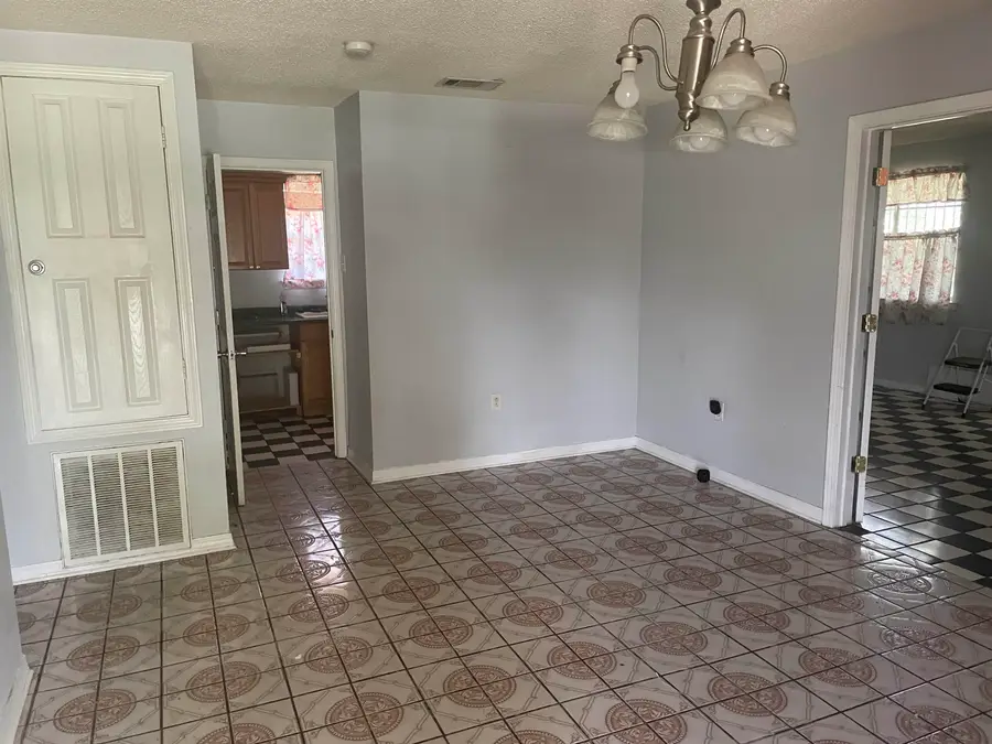 7301 Dogwood Dr, New Orleans, LA 70126 - #2