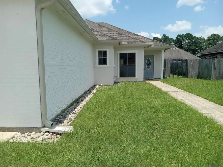 6741 Silver Springs Dr, Central, LA 70739 - #2