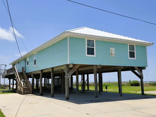 231 W Central Ave, Grand Isle, LA 70358