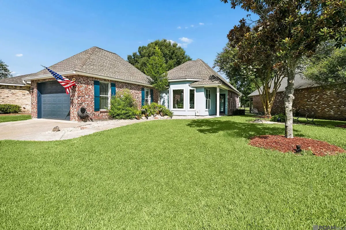 6009 Courtyard Dr, Gonzales, LA 70737 - #1