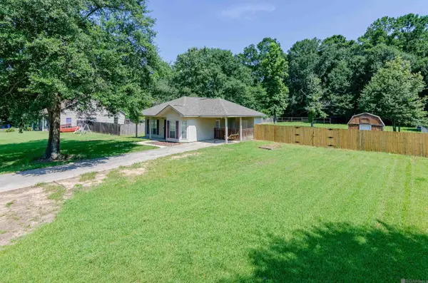 16735 Blount Ln, Walker, LA 70785