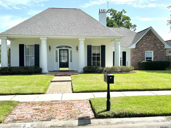 10813 Ramblewood Dr, Saint George, LA 70810