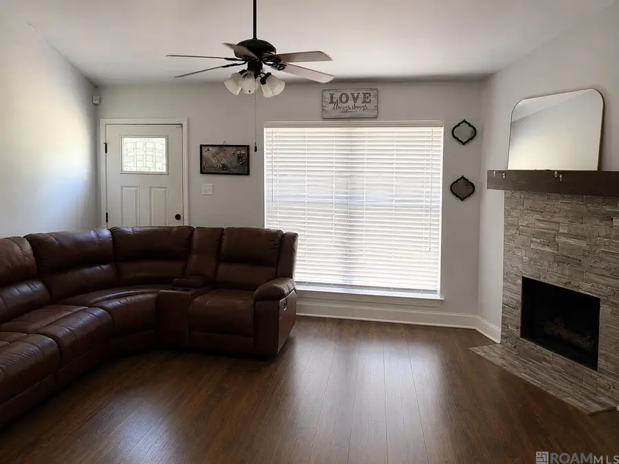 43428 N Great Oak Ct, Prairieville, LA 70769 - #2