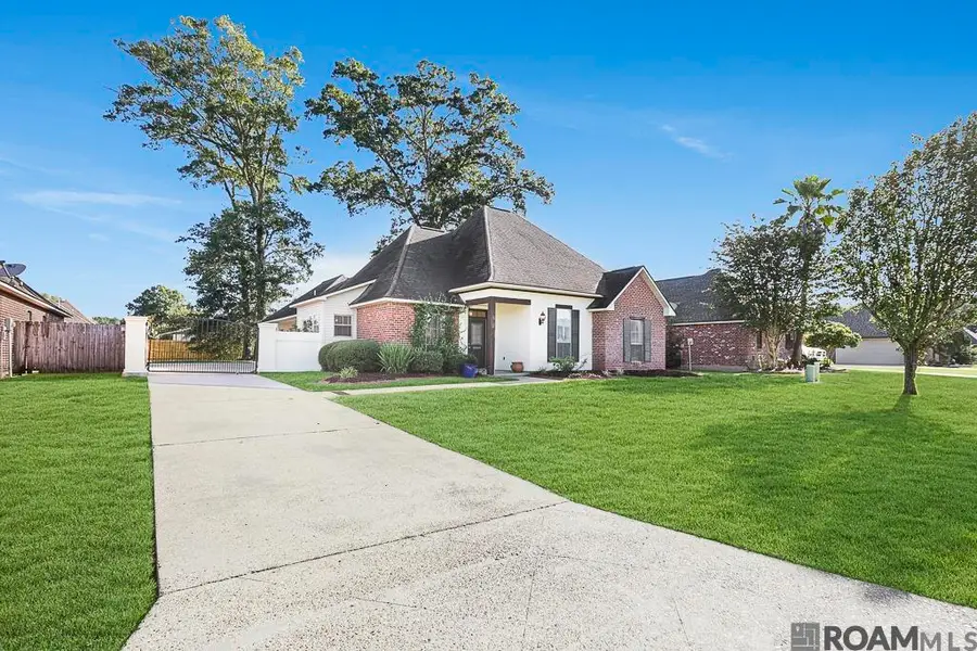 9089 Willow Point Dr, Denham Springs, LA 70726 - #2