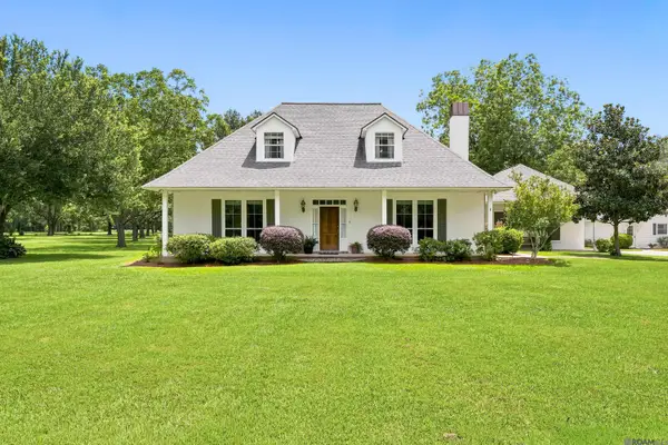 6980 Barrow Hill Dr, St Francisville, LA 70775