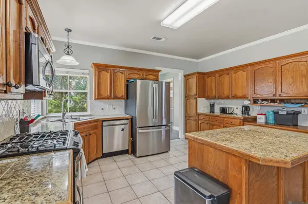 1458 Basswood Dr, Denham Springs, LA 70726