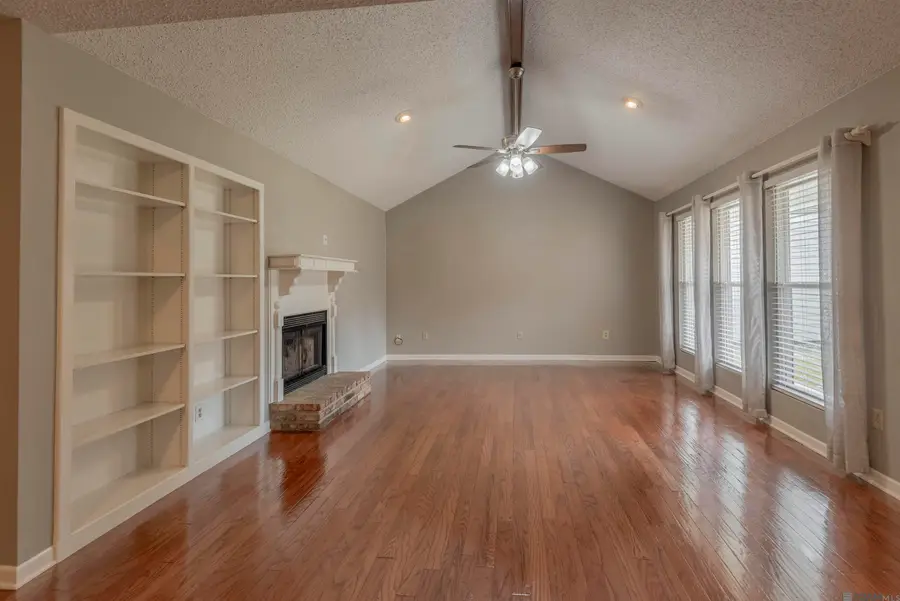 570 Bonarbridge Dr, Baton Rouge, LA 70808 - #2