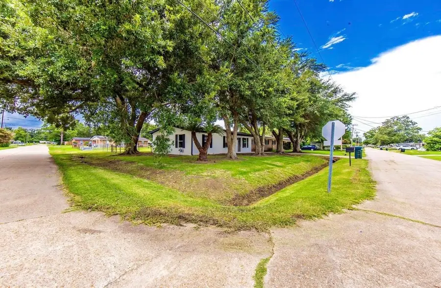 230 Tudor St, Houma, LA 70364 - #2